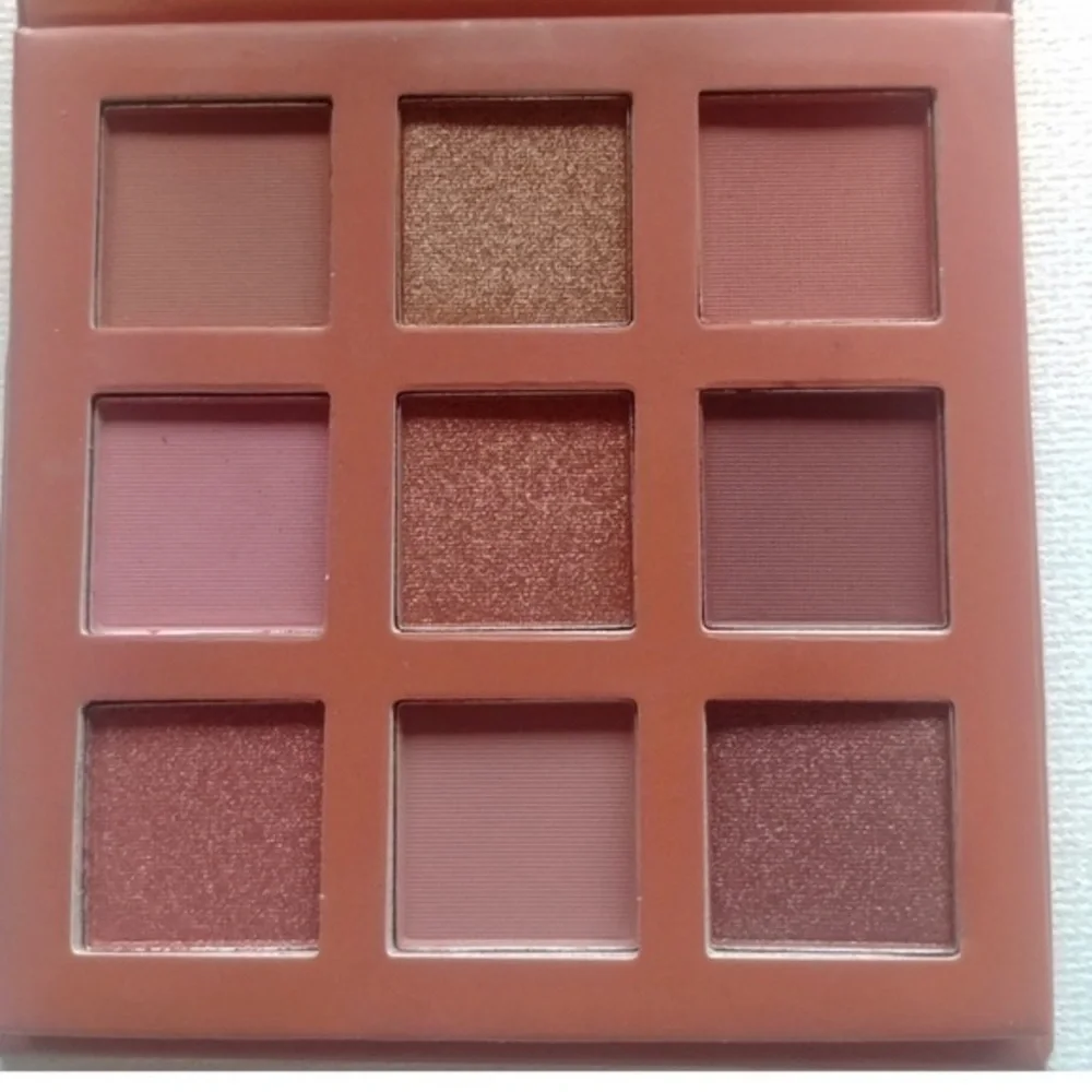 Langmanni nude medium eyeshadow pallet